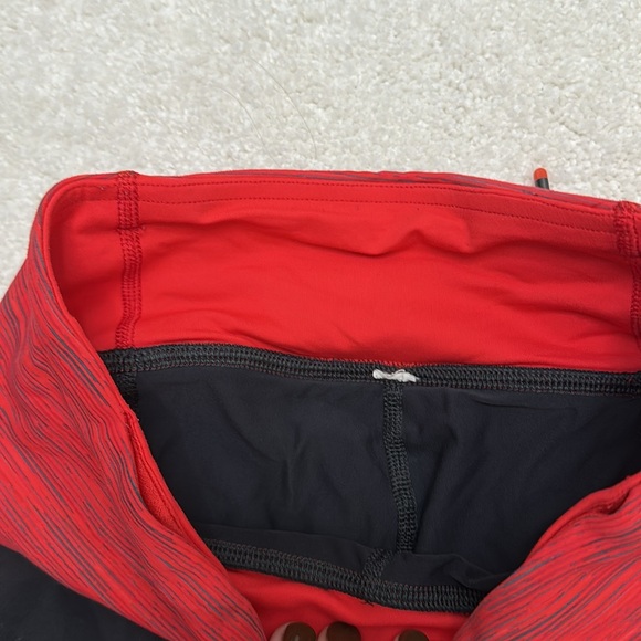 Lululemon cropped leggings size 4 - Picture 3 of 7